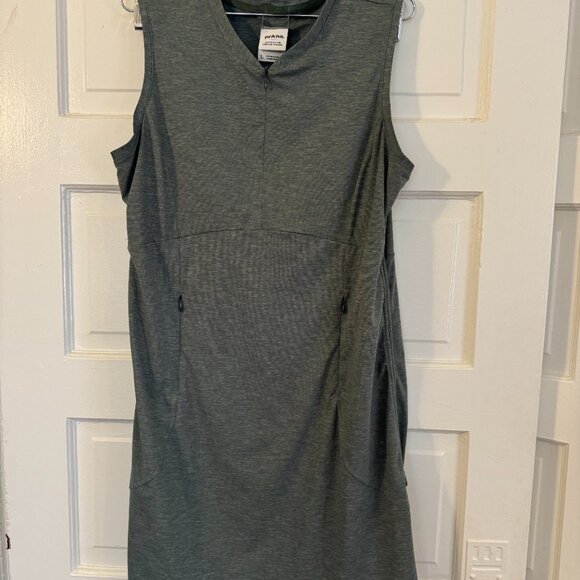 Green PrAna Space-Dyed, zip-front, cinched athletic / adventure dress - L - Picture 2 of 9